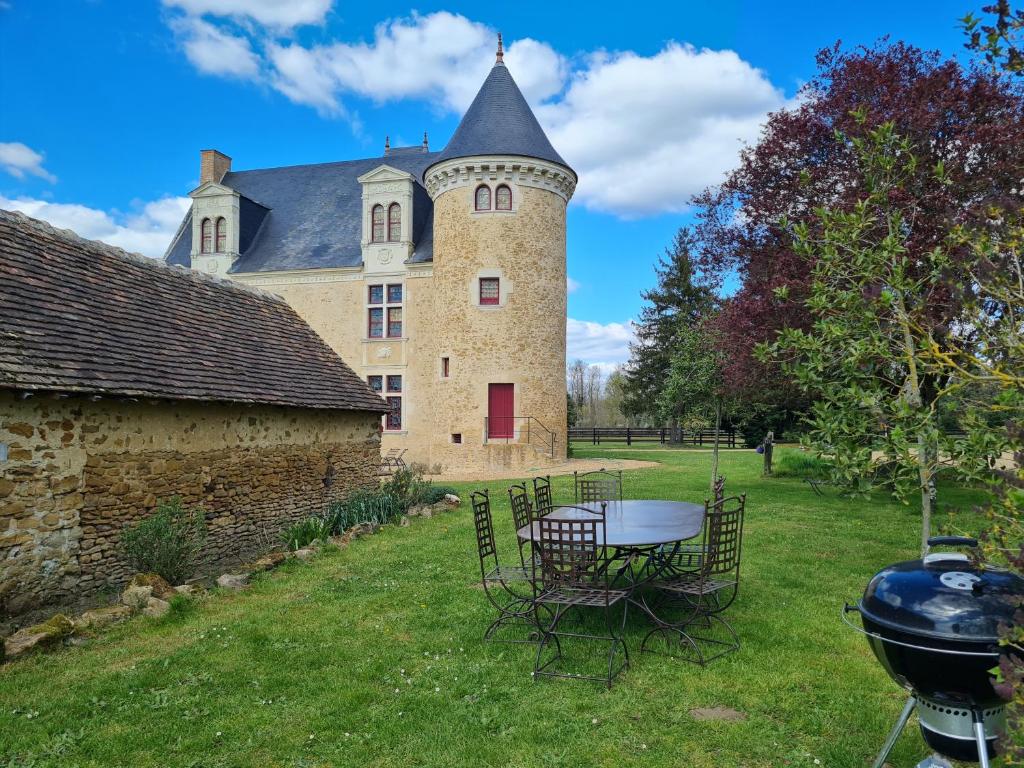 Zdjęcie z galerii obiektu Manoir de la Beuneche - location de chambres w mieście Guécélard