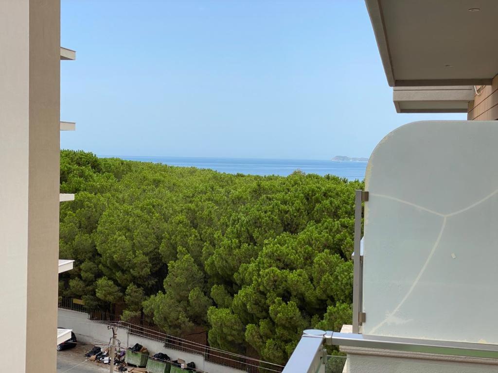 2 Bedrooms Seaside View Apart, free parking. - Imazhi 4