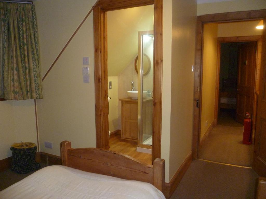 Postel nebo postele na pokoji v ubytování Fraoch Lodge