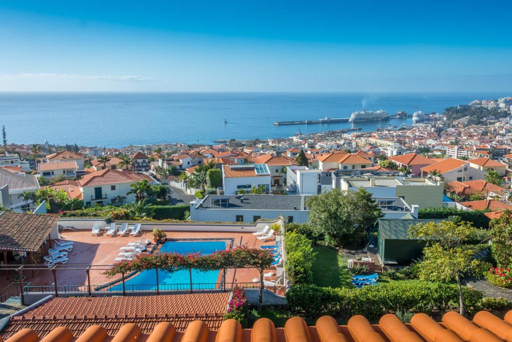 Nespecifikovaný výhled na moře nebo výhled na moře při pohledu z aparthotelu