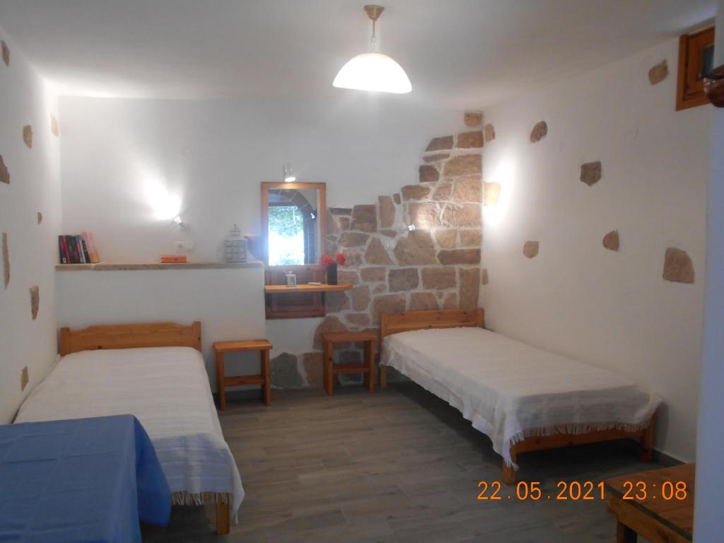 Łóżko lub łóżka w pokoju w obiekcie PATMOS Mathios Studios- apartments