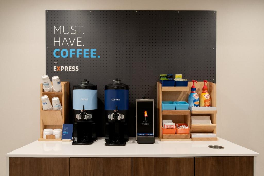 Holiday Inn Express & Suites - Hollister by IHG photo