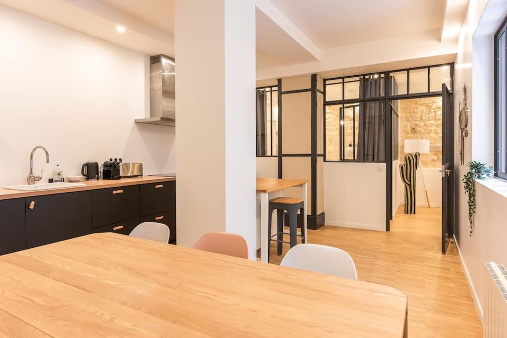 Fotografia z galérie ubytovania Design architect Loft for 10 guests near metro v Paríži