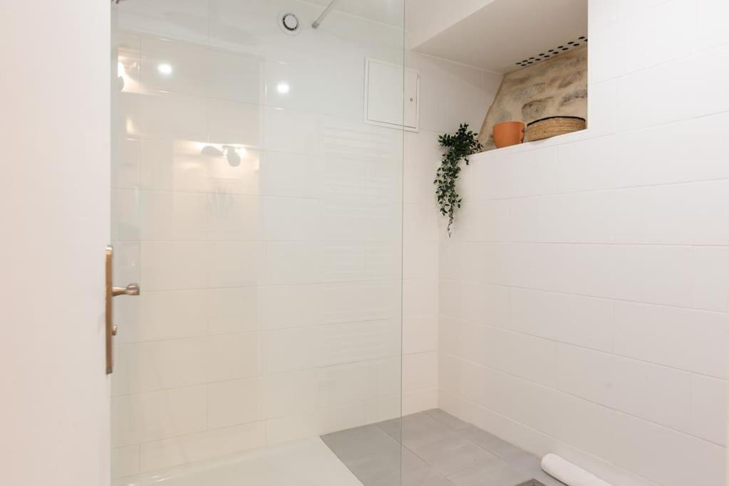 Fotografia z galérie ubytovania Design architect Loft for 10 guests near metro v Paríži