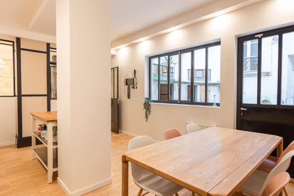 Fotografia z galérie ubytovania Design architect Loft for 10 guests near metro v Paríži