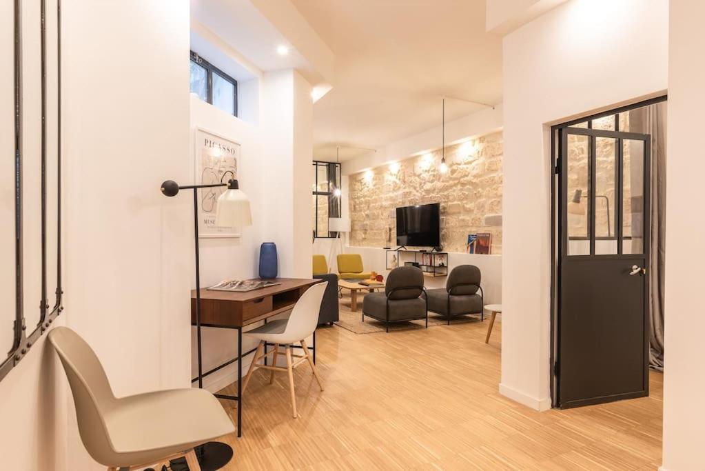 Fotografia z galérie ubytovania Design architect Loft for 10 guests near metro v Paríži