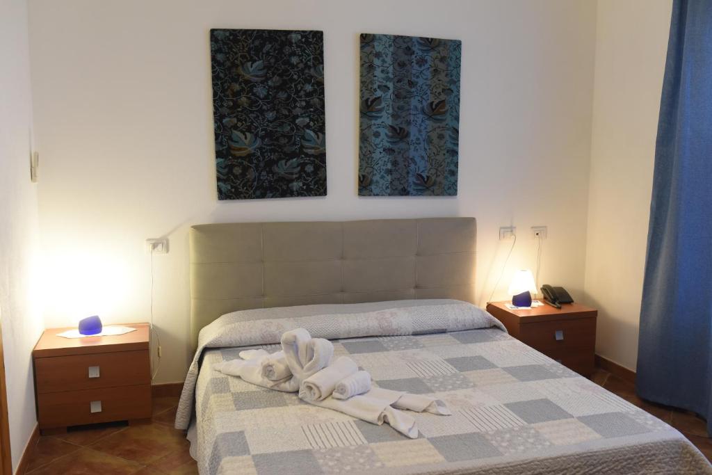 Postel nebo postele na pokoji v ubytování Hotel California