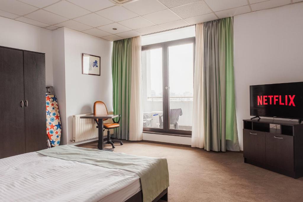 One88 Apartments - 阳台工作室