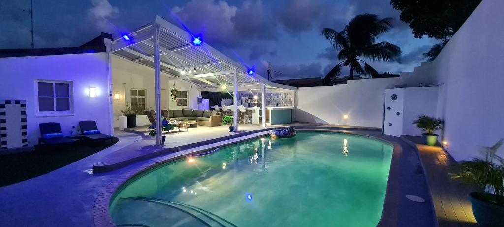 Πισίνα στο ή κοντά στο Family and friends villa with big private pool