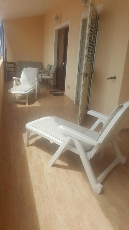 Kép Fronte mare attico indipendente ed esclusivo con terrazza panoramica szállásáról Isola Rossában a galériában