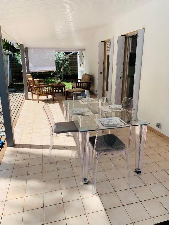 Posezení v ubytování Maison Latecoere avec piscine