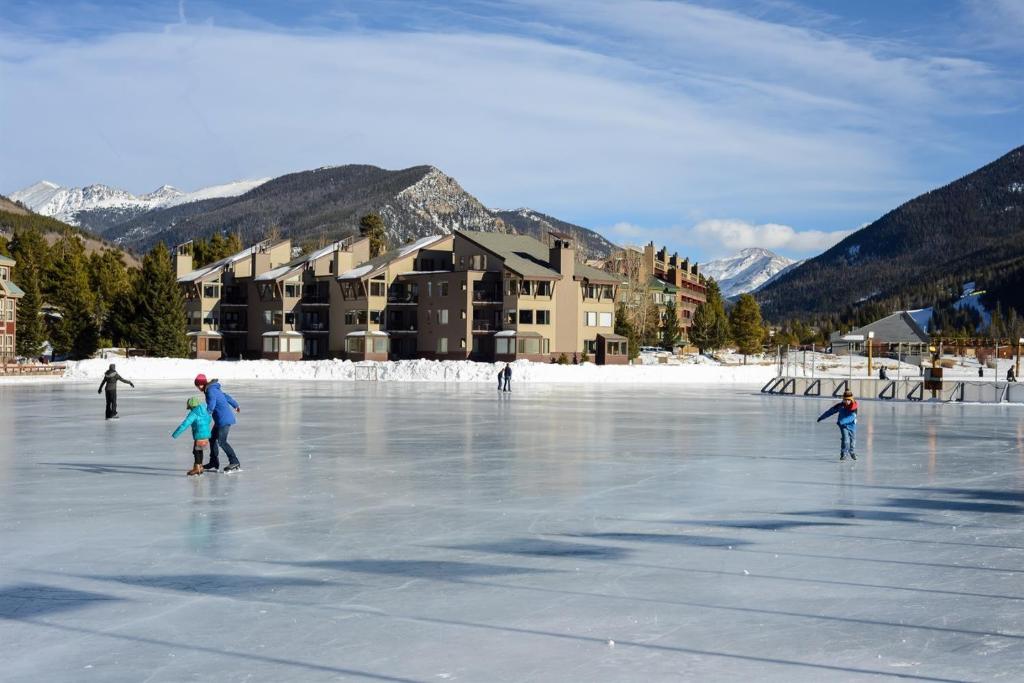 Keystone Lake, Keystone Lodge, Colorado., slack12