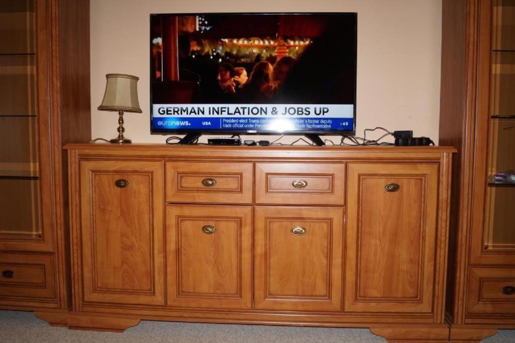 TV a/nebo společenská místnost v ubytování Dream appartment for a nice holiday with a bedroom and living room!