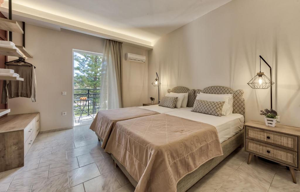 Postel nebo postele na pokoji v ubytování Sofia - Yiota Studios & Apartments