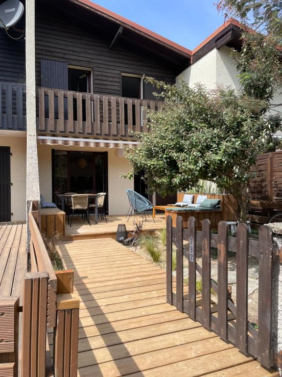 Balkón alebo terasa v ubytovaní Maison chaleureuse entre pins et océan