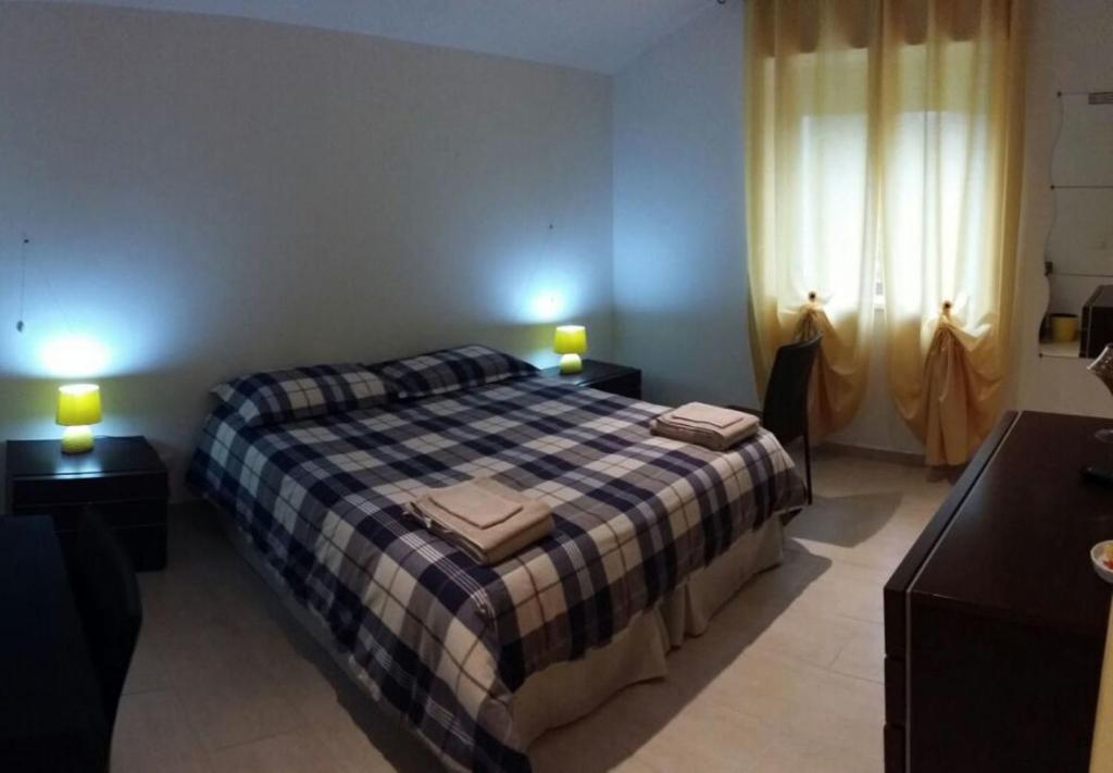 A bed or beds in a room at B&B Pian del Lago