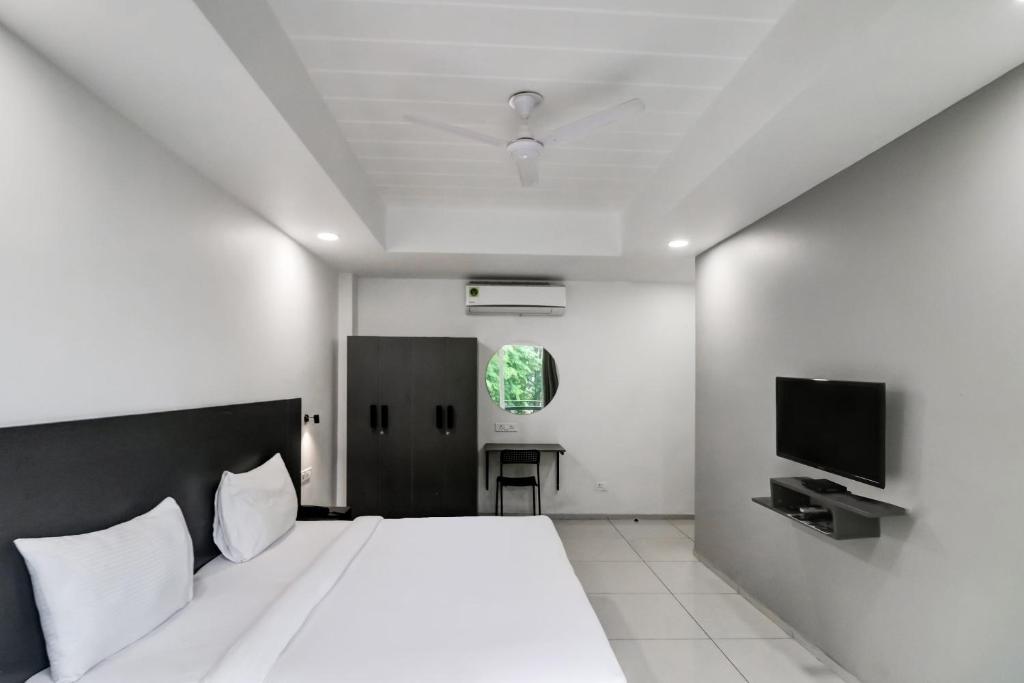 Postel nebo postele na pokoji v ubytování Townhouse South City 2 Sector 49 Gurgaon