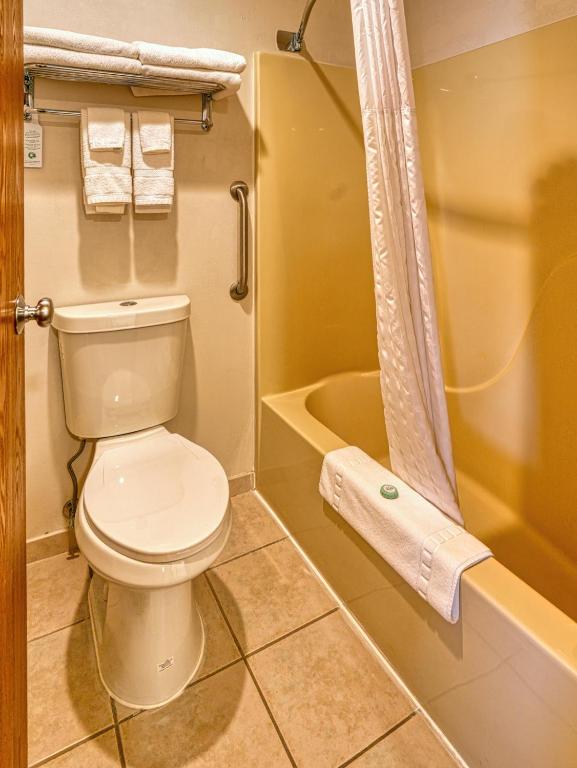 Yellowstone River Inn & Suites - Queen Room With Two Queen Beds - Non-Smoking