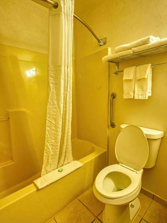 Yellowstone River Inn & Suites - Queen Room - Non-Smoking