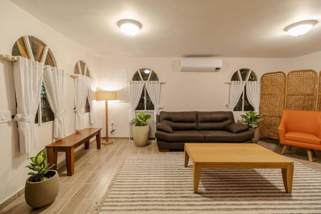 a living room with a couch and a table at Hermosa Casa con piscina Prado Santa marta in Santa Marta