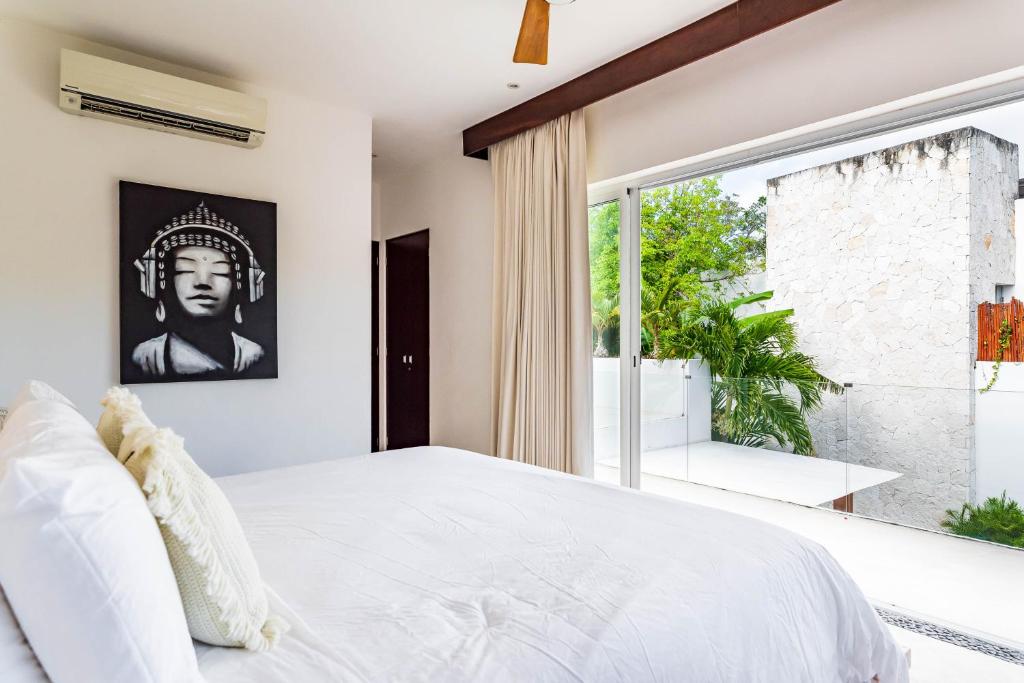 Villa Ek'Balam & Villa Flamingo, Luxury Villas, Private Pool, Private Garden, Jacuzzi, 24h Security - Three-Bedroom Villa 7