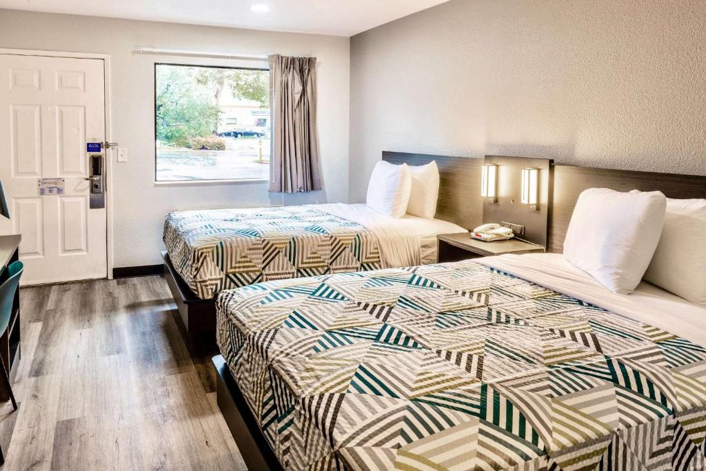 Motel 6-Carlsbad, CA - East Near LEGOLAND - Viervoudige Kamer - Niet Roken