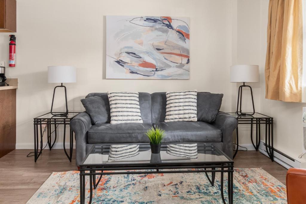 The Beverly - Standard Apartment