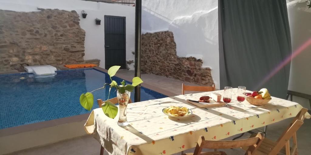 Bazén v ubytování Casa Rural Abuela Maxi nebo v jeho okolí