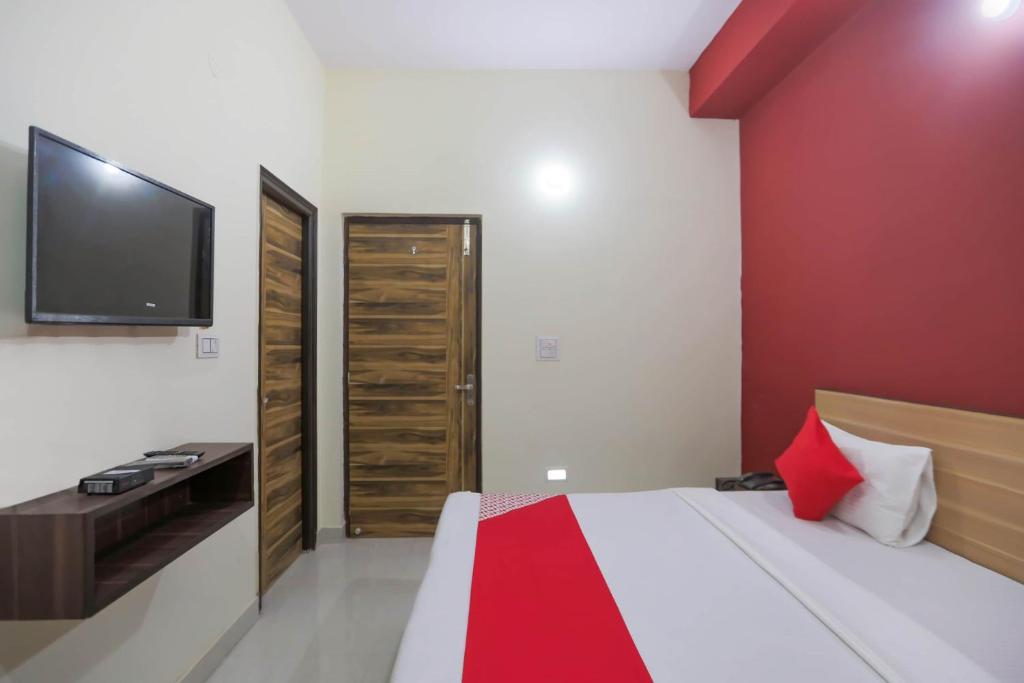 TV a/nebo společenská místnost v ubytování Hotel O Sewa Residency