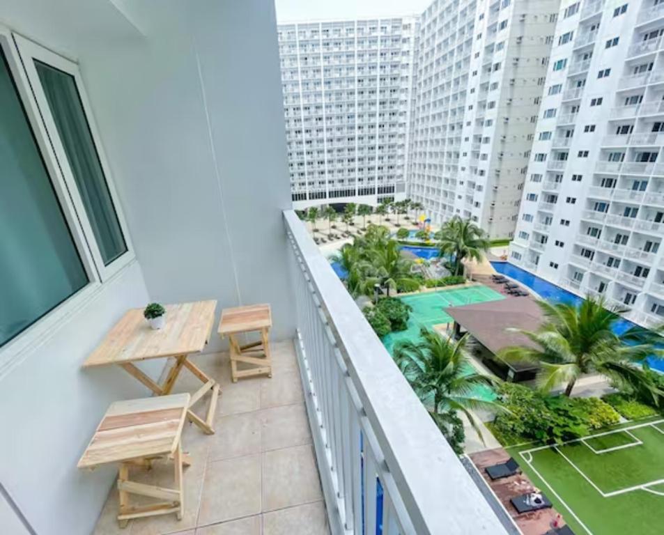 Shore Residences Facing MOA