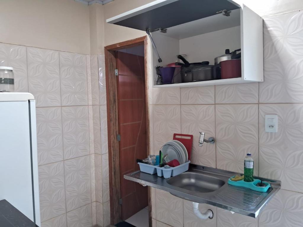 a kitchen with a sink and a counter top at Edward Suíte Manaus 01 in Manaus