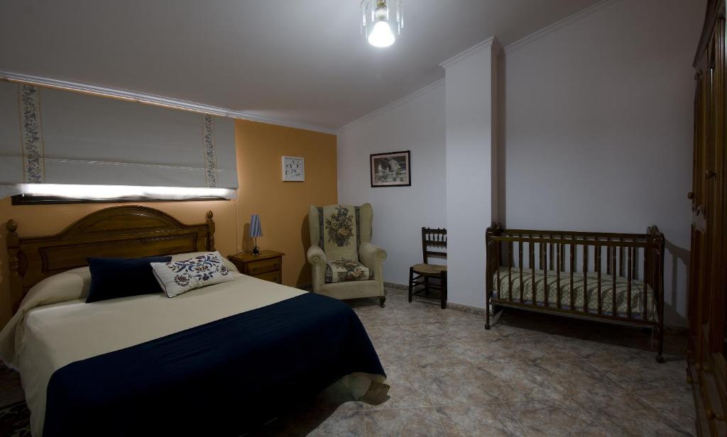 A bed or beds in a room at Villa Frasquita