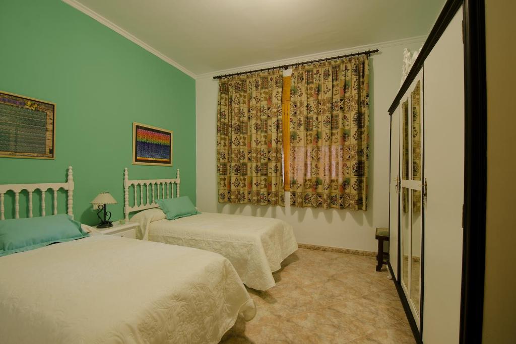 A bed or beds in a room at Villa Frasquita