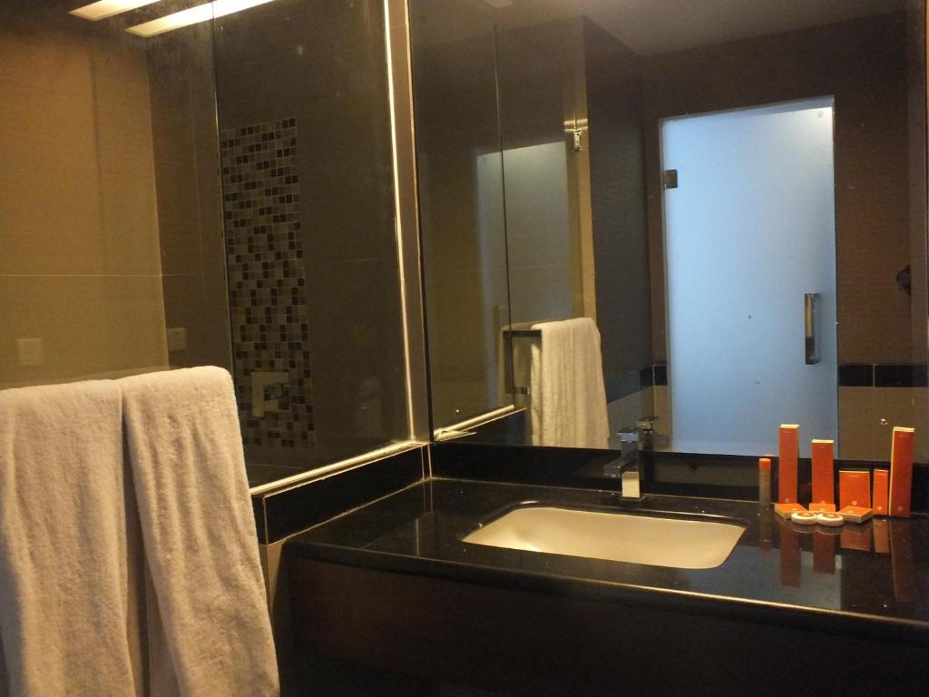 Koupelna v ubytování Cavinton Hotel Malioboro Yogyakarta