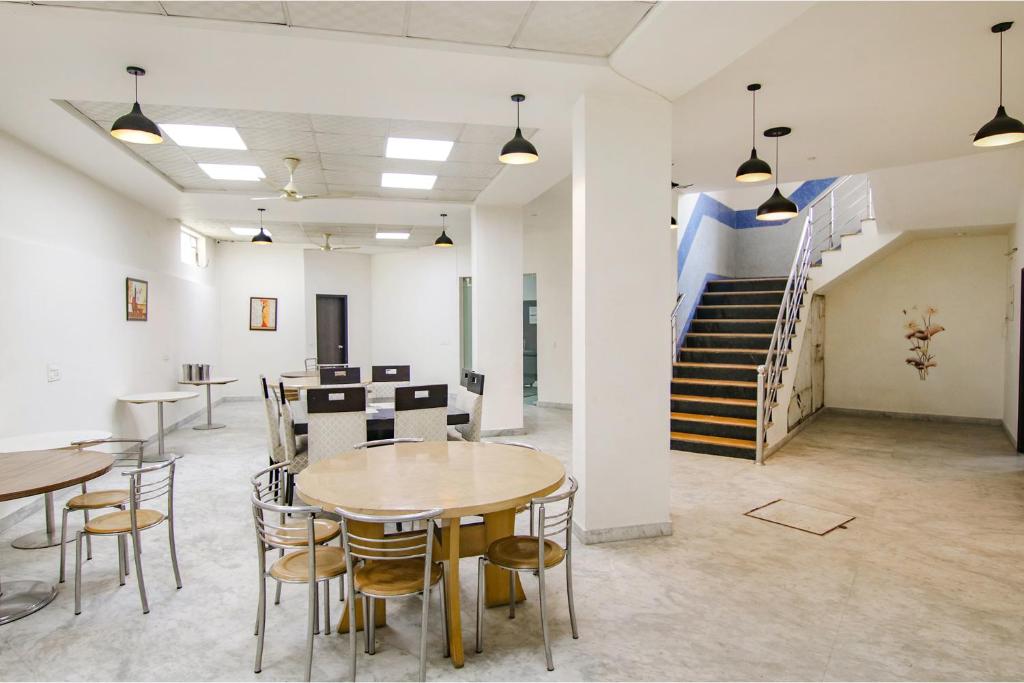 Posezení v ubytování Hotel Leaf 9, Cyber City near Ambience Mall