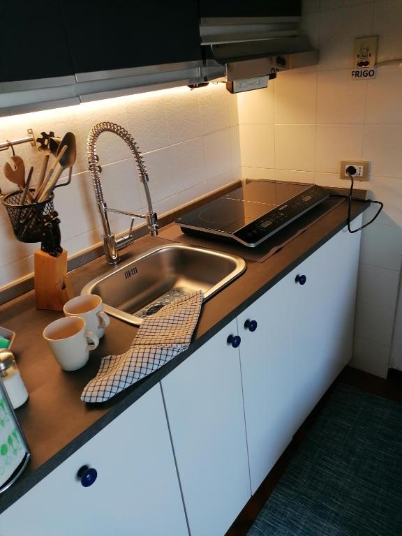A kitchen or kitchenette at Mare Verde Alloggio con dheors