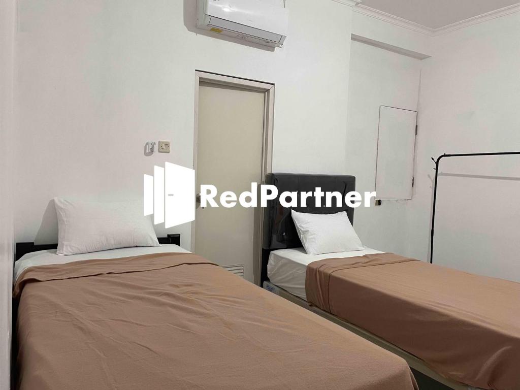 Hotel Pusponjolo Syariah Semarang Mitra RedDoorz - Deluxe Twin Room