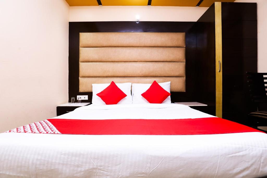 Postel nebo postele na pokoji v ubytování Super Hotel O J P Inn Near Patel Nagar Metro Station