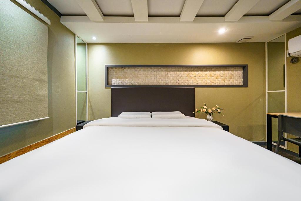 Postel nebo postele na pokoji v ubytování 27 Hotel
