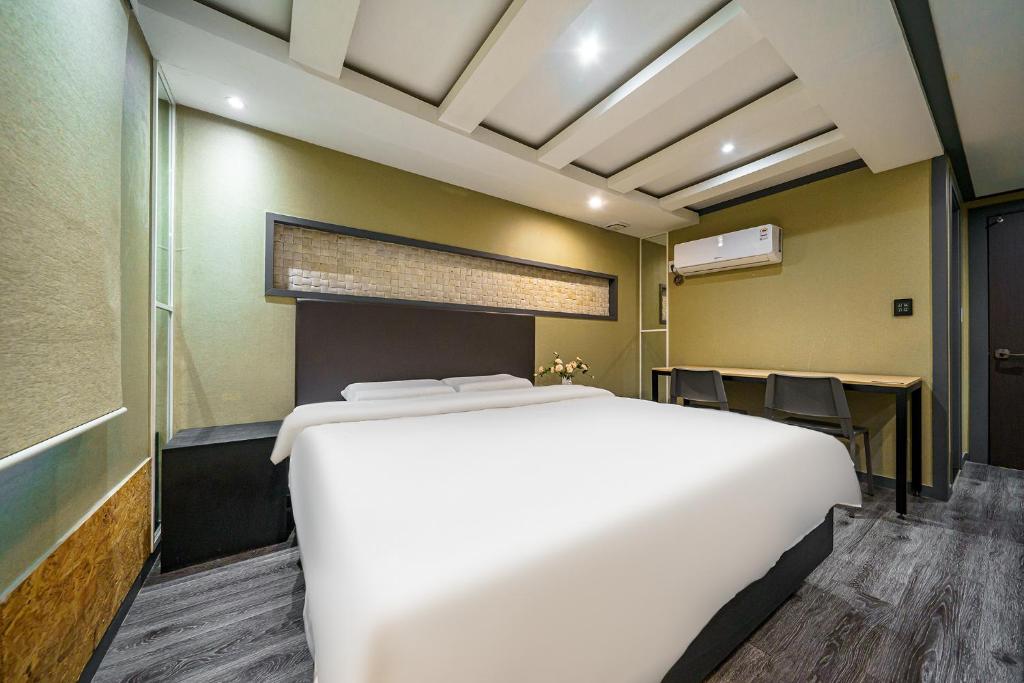 Postel nebo postele na pokoji v ubytování 27 Hotel