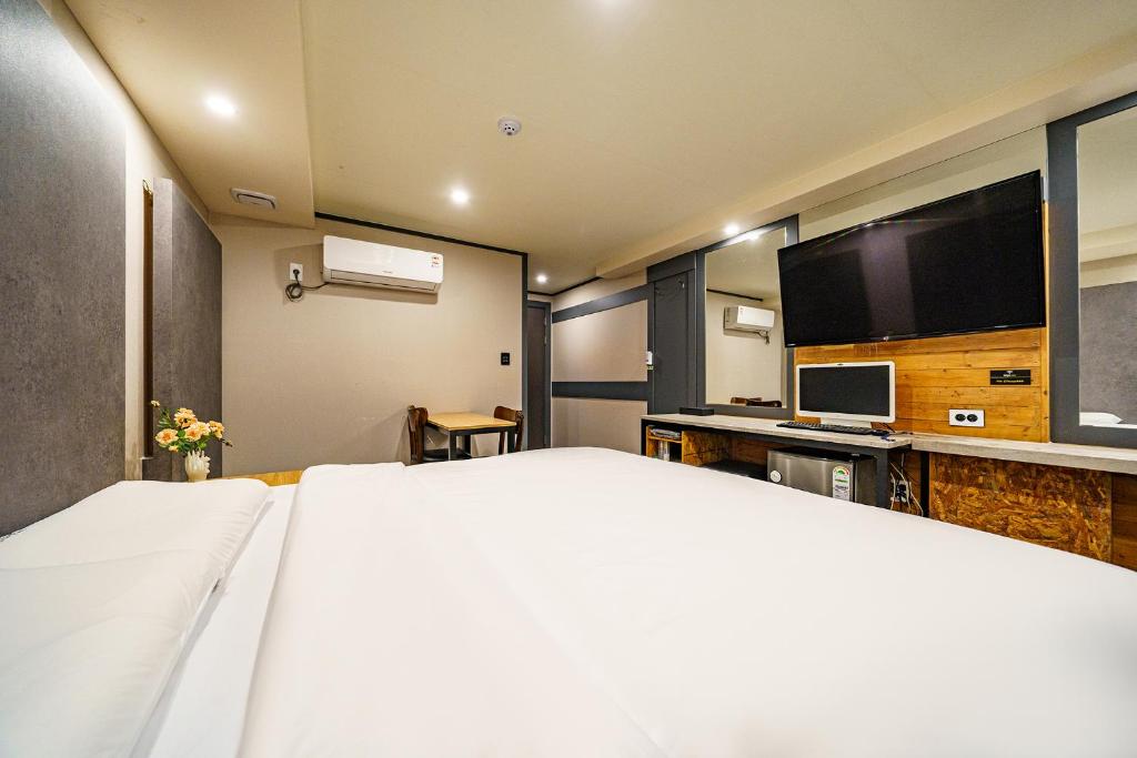 Postel nebo postele na pokoji v ubytování 27 Hotel