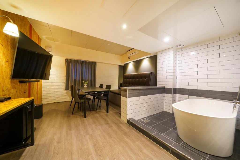 TV a/nebo společenská místnost v ubytování 27 Hotel
