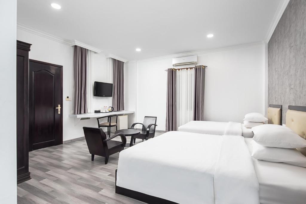 King Grand Boutique Hotel - Premier Deluxe Triple, 1 Queen Bed + 1 Single Bed