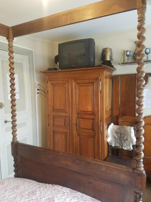 Televízia a/alebo spoločenská miestnosť v ubytovaní Villa Normandy