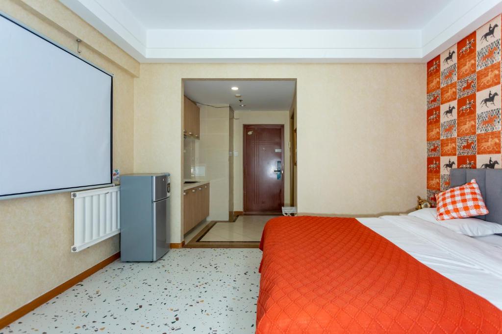 Postel nebo postele na pokoji v ubytování Dalian Hong Xi Yuan Apartment Wanda Plaza