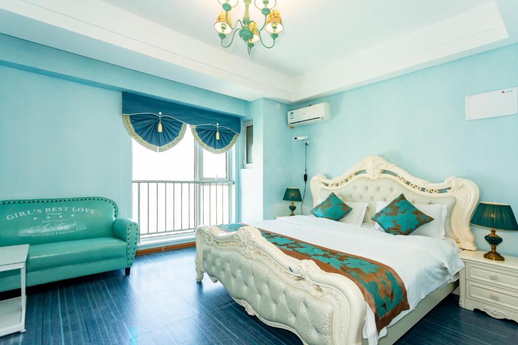 Postel nebo postele na pokoji v ubytování Dalian Hong Xi Yuan Apartment Wanda Plaza