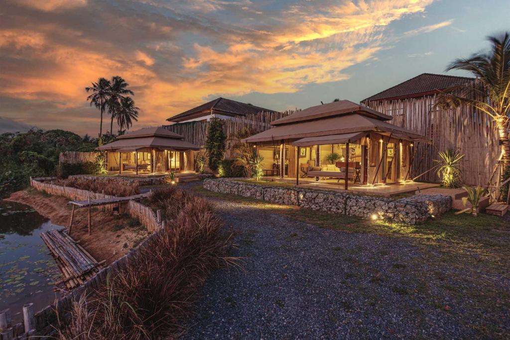 Aladdin Luxury Camp Phuket photo