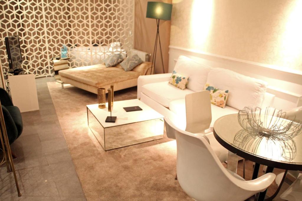 madrid central gran via Suites - One-Bedroom Apartment With Hot Tub