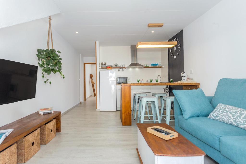 Calan Blanes Park 2adults 4children, Cala en Blanes – Updated ...