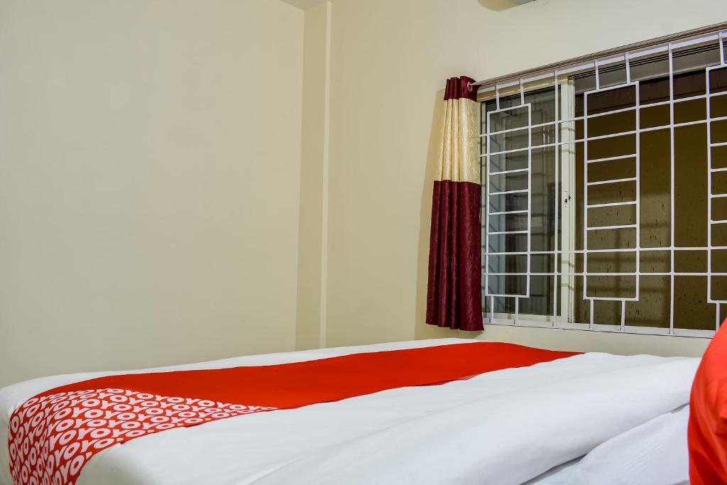 Postel nebo postele na pokoji v ubytování Hotel O Shiv Sai Palace